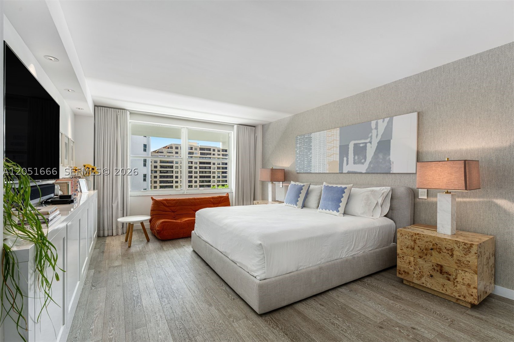 COMMODORE CLUB SOUTH COND - Residential