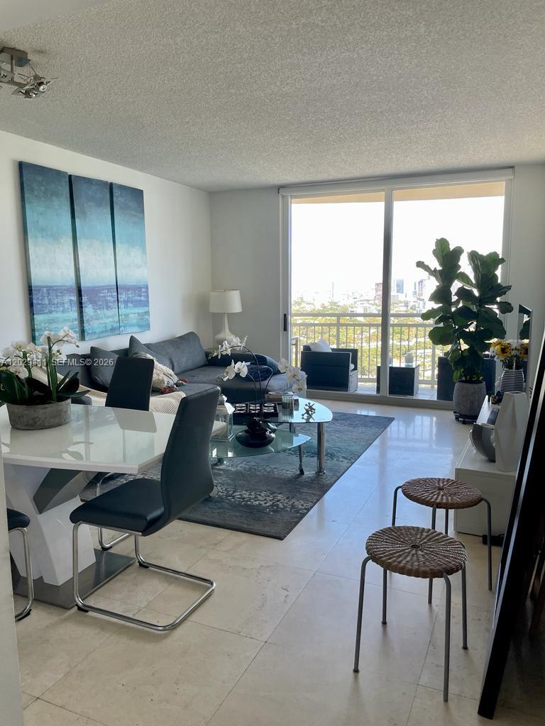 THE METROPOLITAN CONDO - Residential Lease