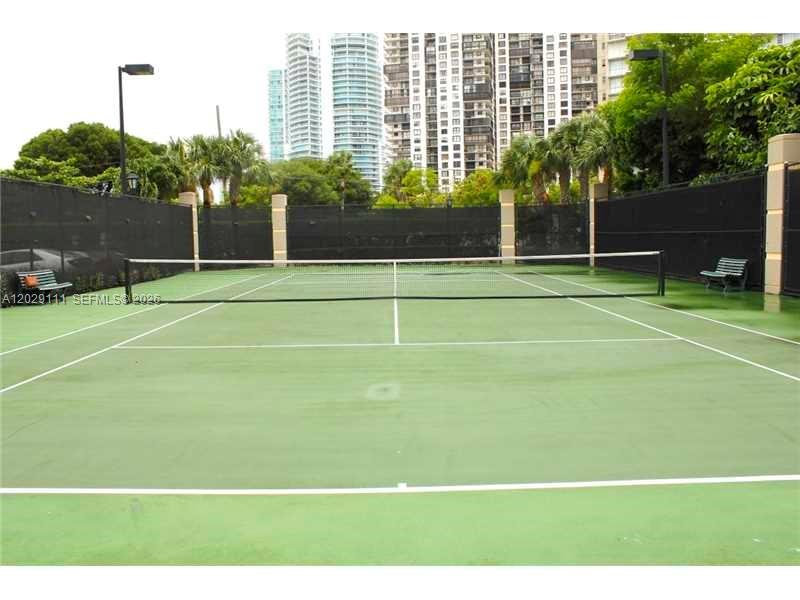 THE METROPOLITAN CONDO - Residential Lease