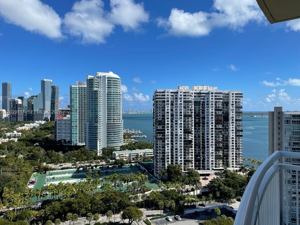 THE METROPOLITAN CONDO - Residential Lease