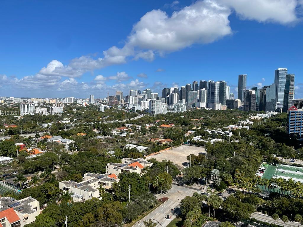 THE METROPOLITAN CONDO - Residential Lease