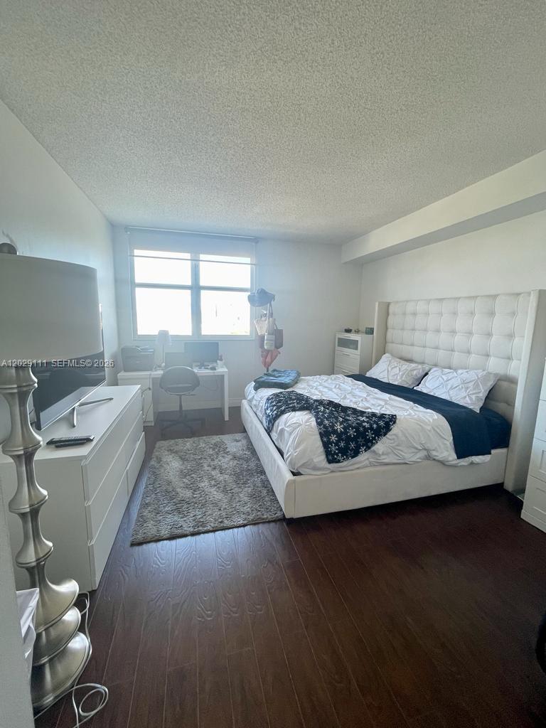 THE METROPOLITAN CONDO - Residential Lease