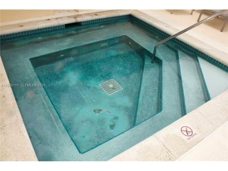 THE METROPOLITAN CONDO - Residential Lease