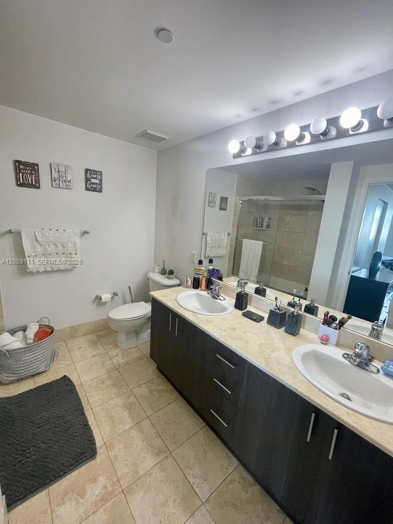THE METROPOLITAN CONDO - Residential Lease
