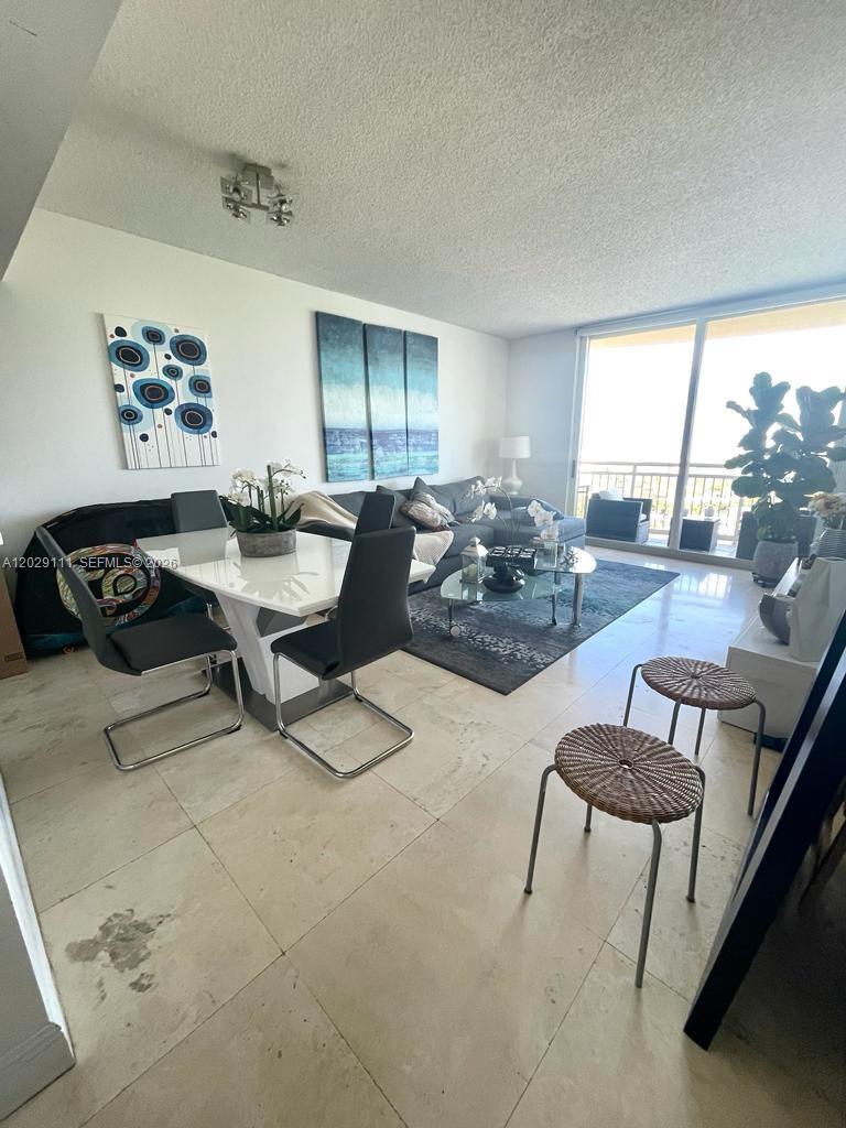 THE METROPOLITAN CONDO - Residential Lease