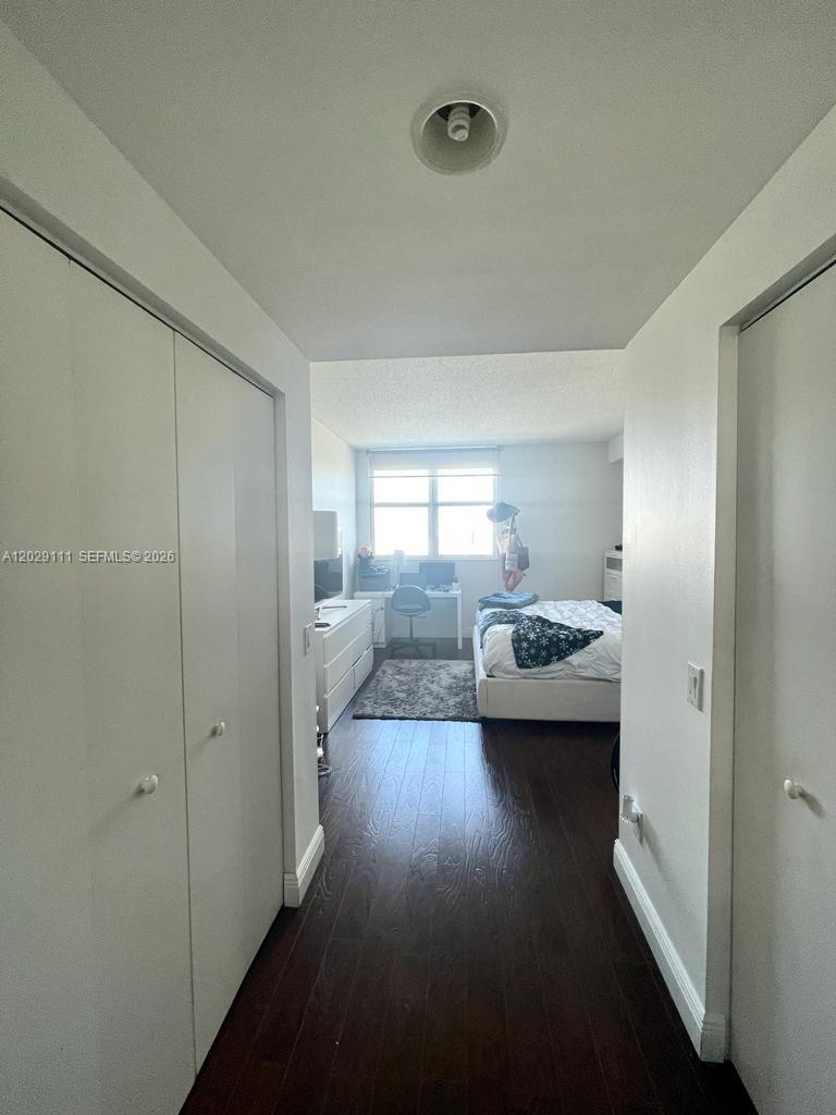 THE METROPOLITAN CONDO - Residential Lease