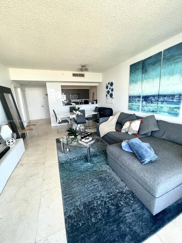 THE METROPOLITAN CONDO - Residential Lease