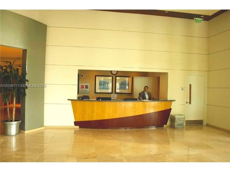 THE METROPOLITAN CONDO - Residential Lease
