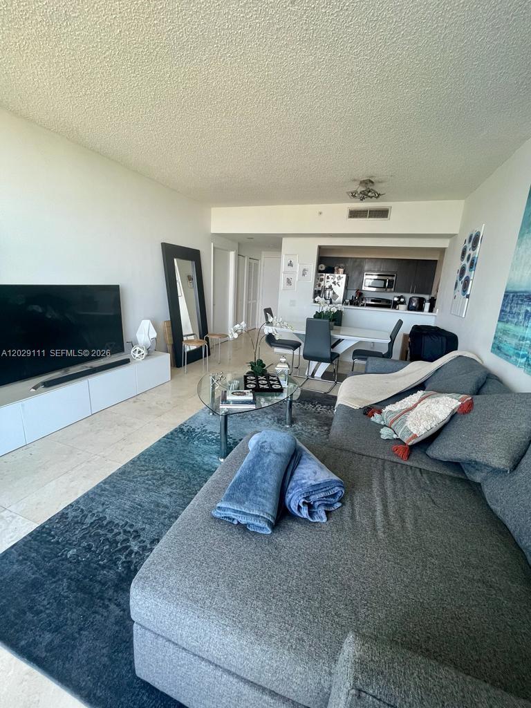 THE METROPOLITAN CONDO - Residential Lease