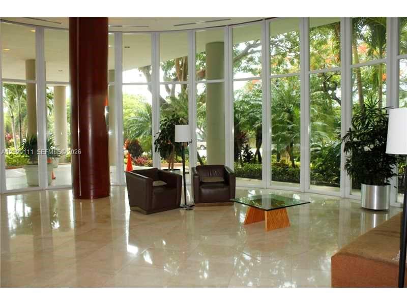 THE METROPOLITAN CONDO - Residential Lease