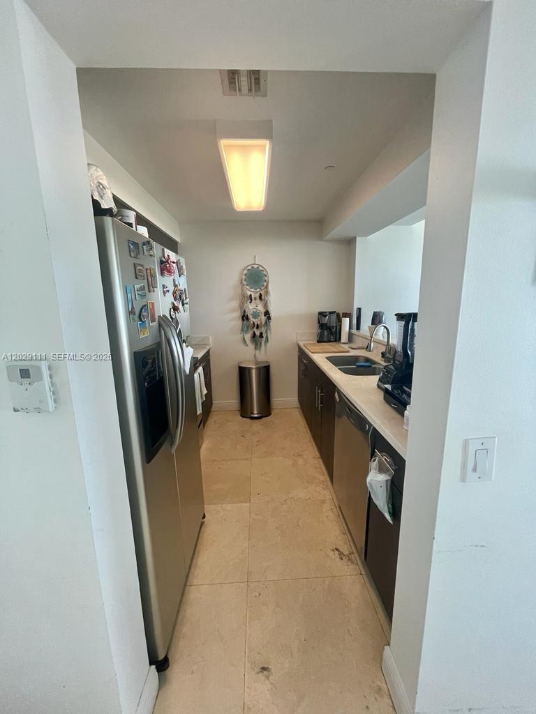 THE METROPOLITAN CONDO - Residential Lease