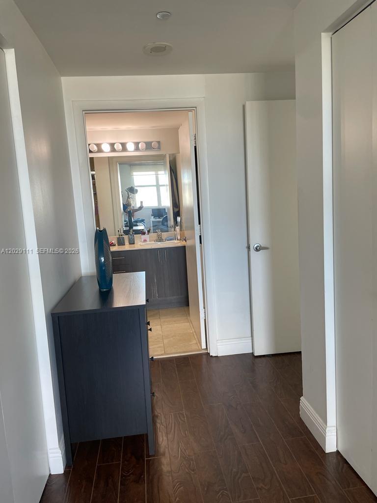 THE METROPOLITAN CONDO - Residential Lease