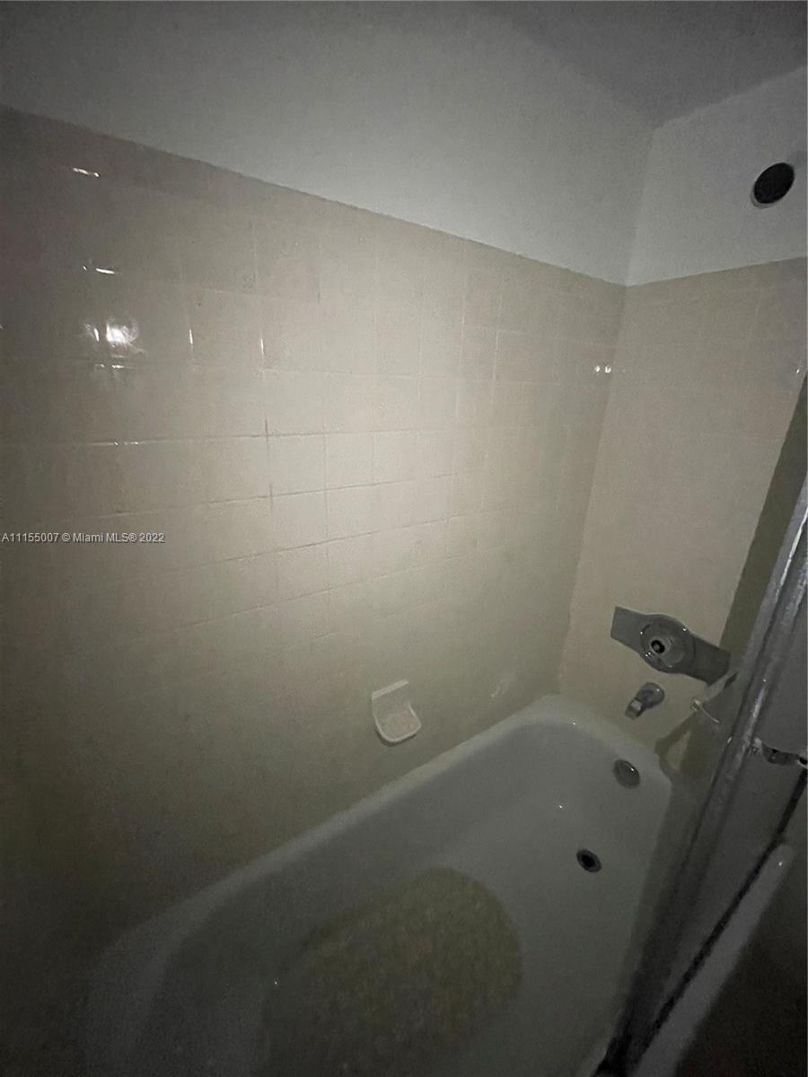 NARANJA LAKES CONDO NO 5 - Residential