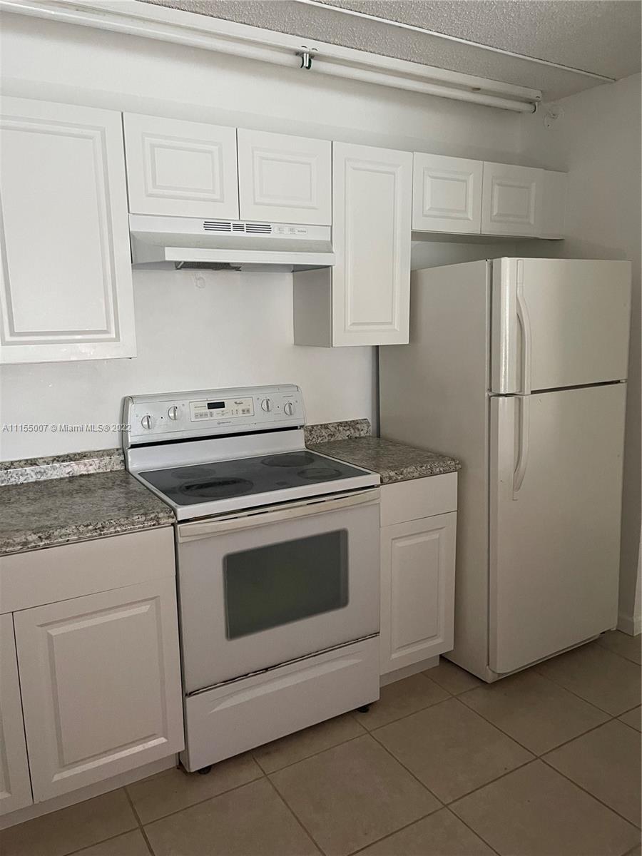NARANJA LAKES CONDO NO 5 - Residential