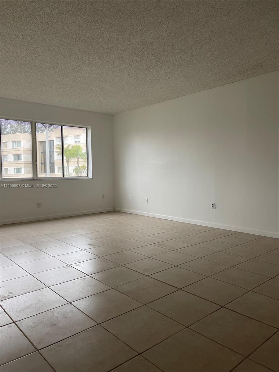 NARANJA LAKES CONDO NO 5 - Residential