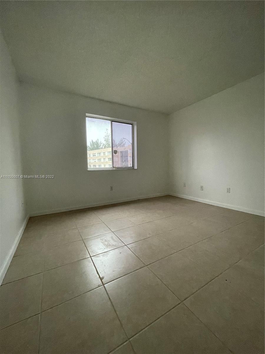 NARANJA LAKES CONDO NO 5 - Residential