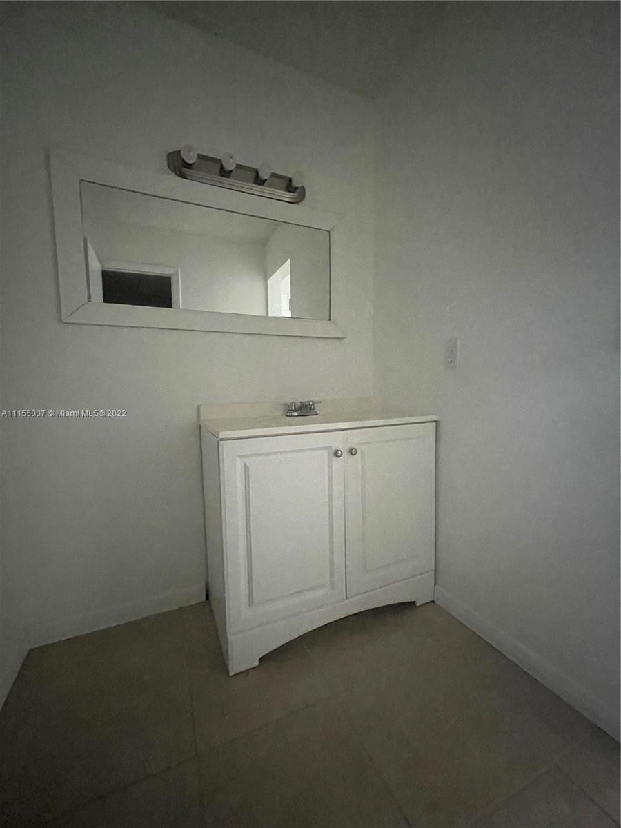 NARANJA LAKES CONDO NO 5 - Residential