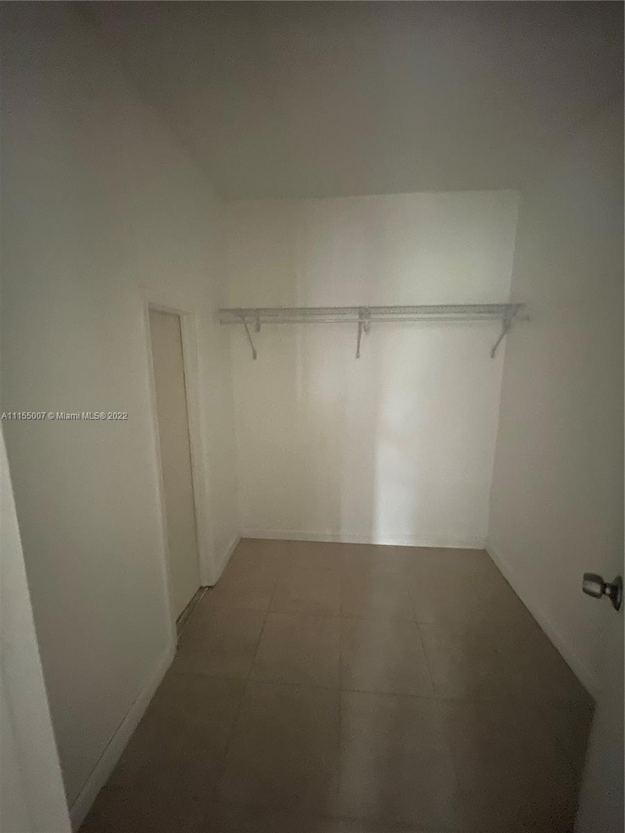 NARANJA LAKES CONDO NO 5 - Residential