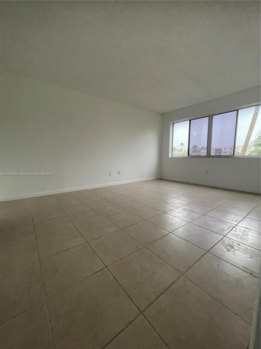 NARANJA LAKES CONDO NO 5 - Residential