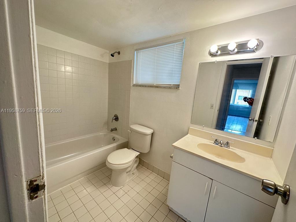 NEW WORLD CONDO APTS IV - Residential