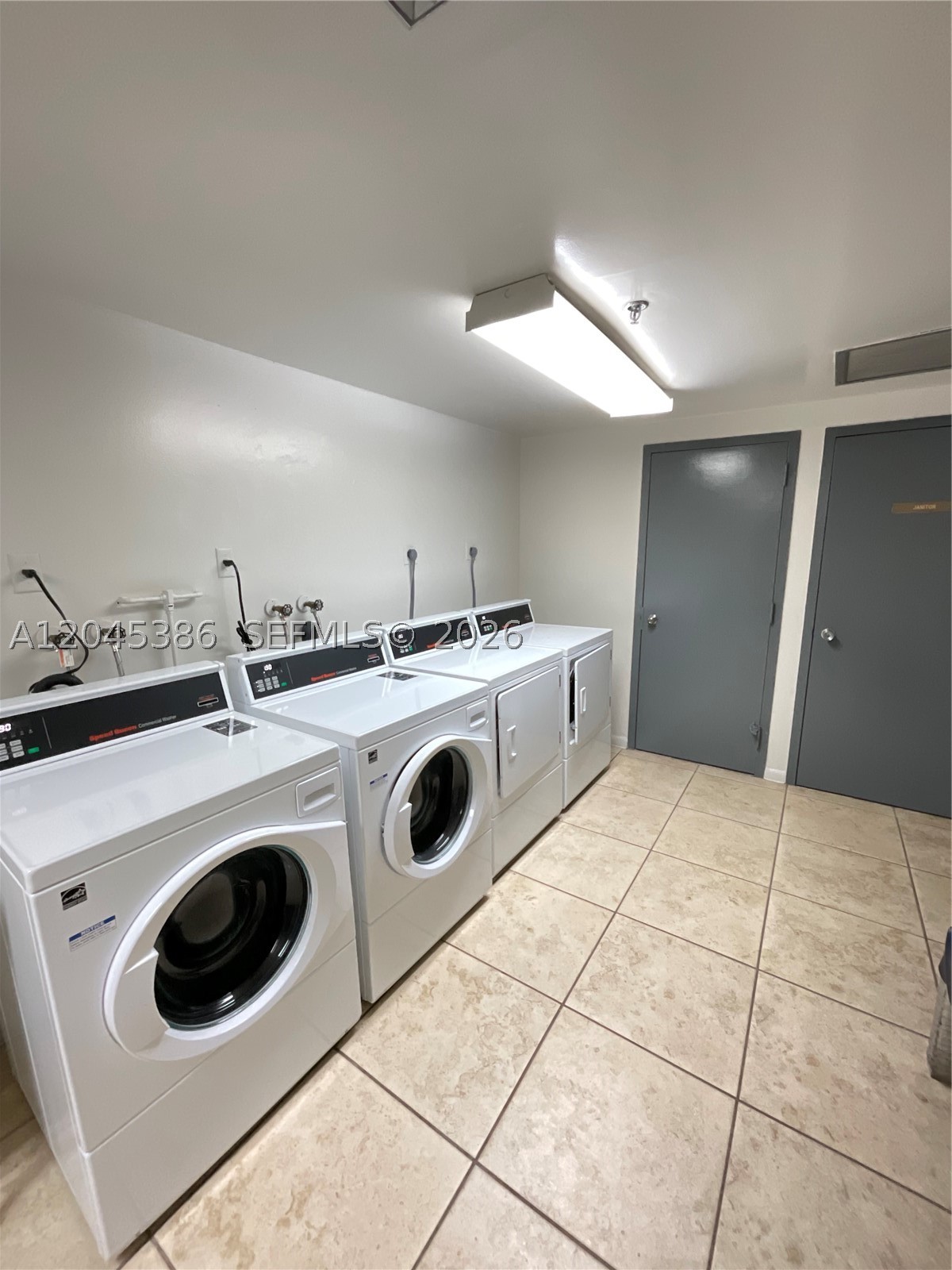 HILLCREST EAST NO 20 COND - Residential Lease