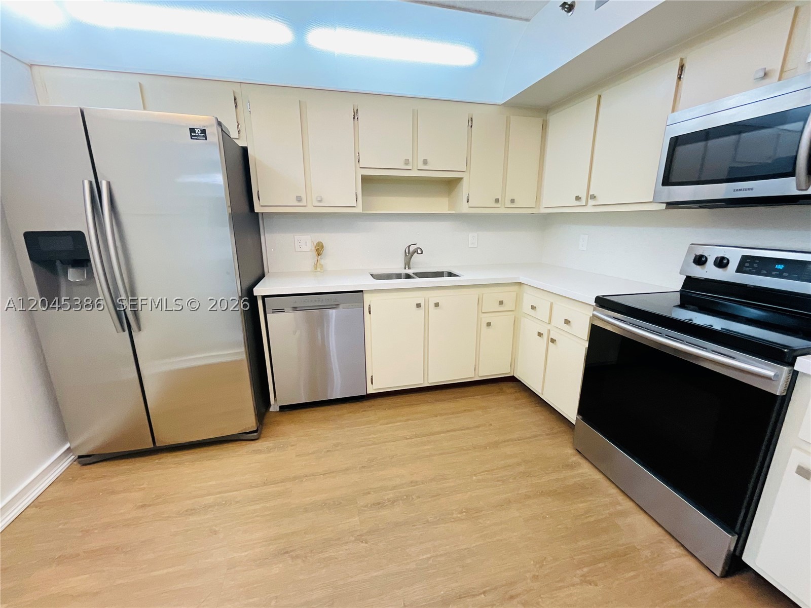 HILLCREST EAST NO 20 COND - Residential Lease