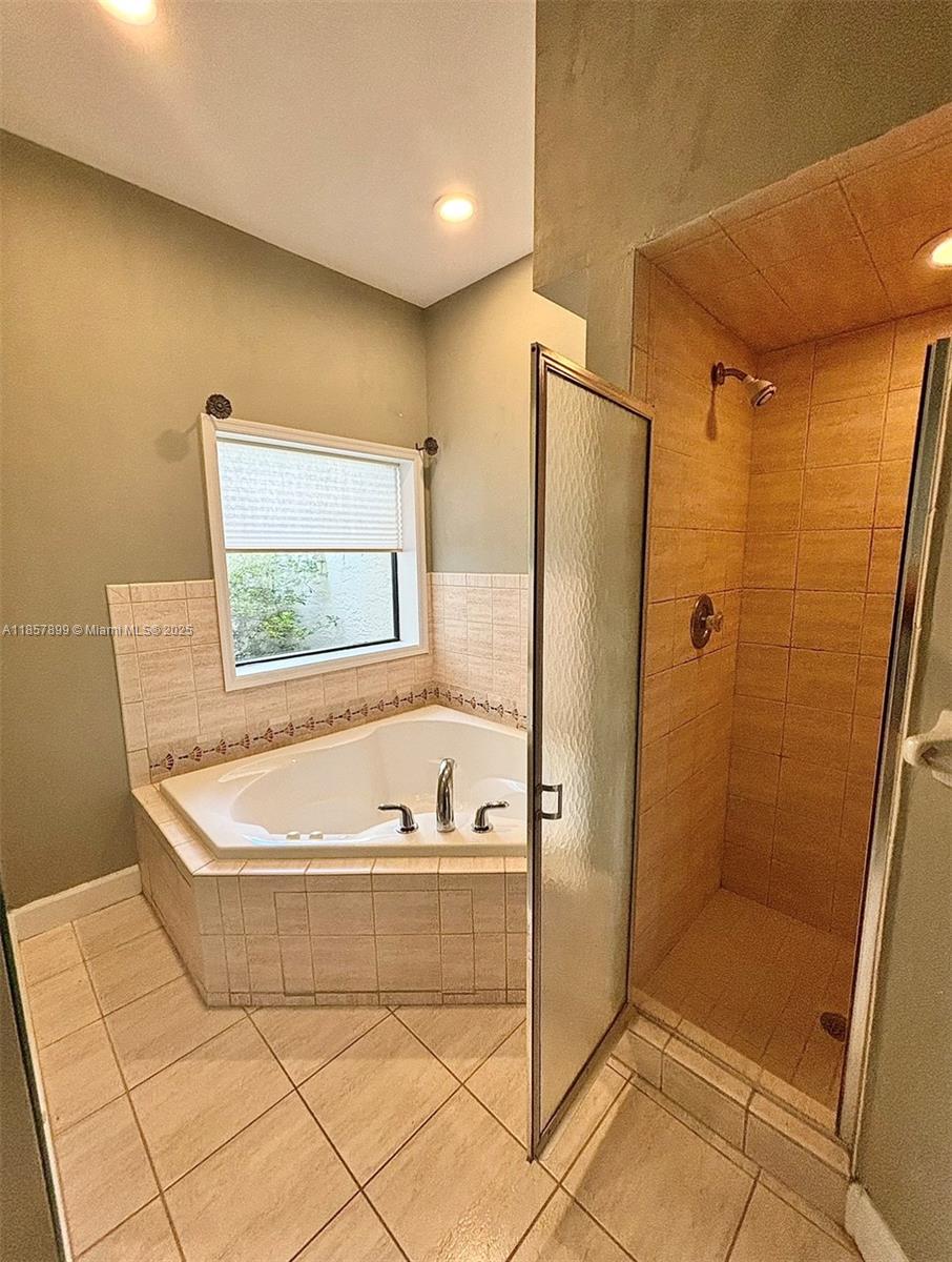 001474 - PLANTATION PINES - Residential