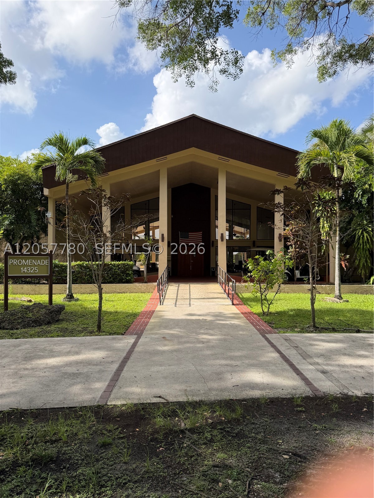 PROMENADE AT KENDALE LAKE - Residential