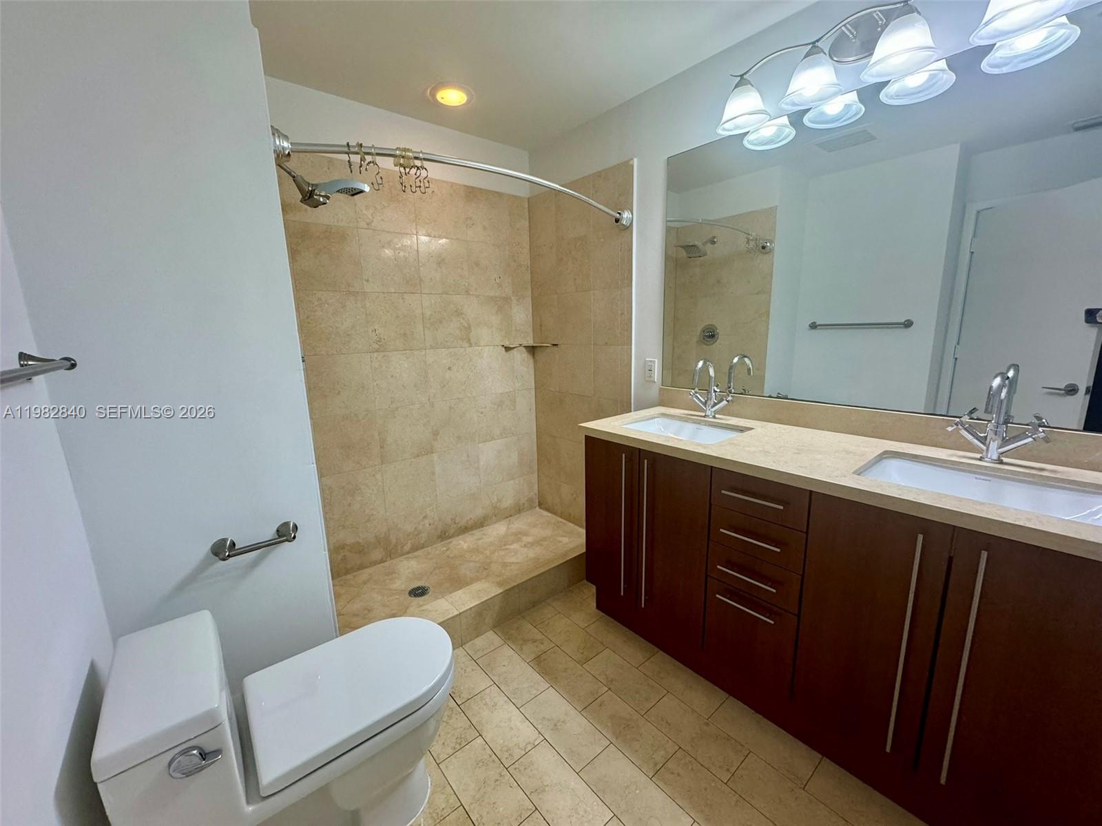 THE AXIS ON BRICKELL COND - Residential