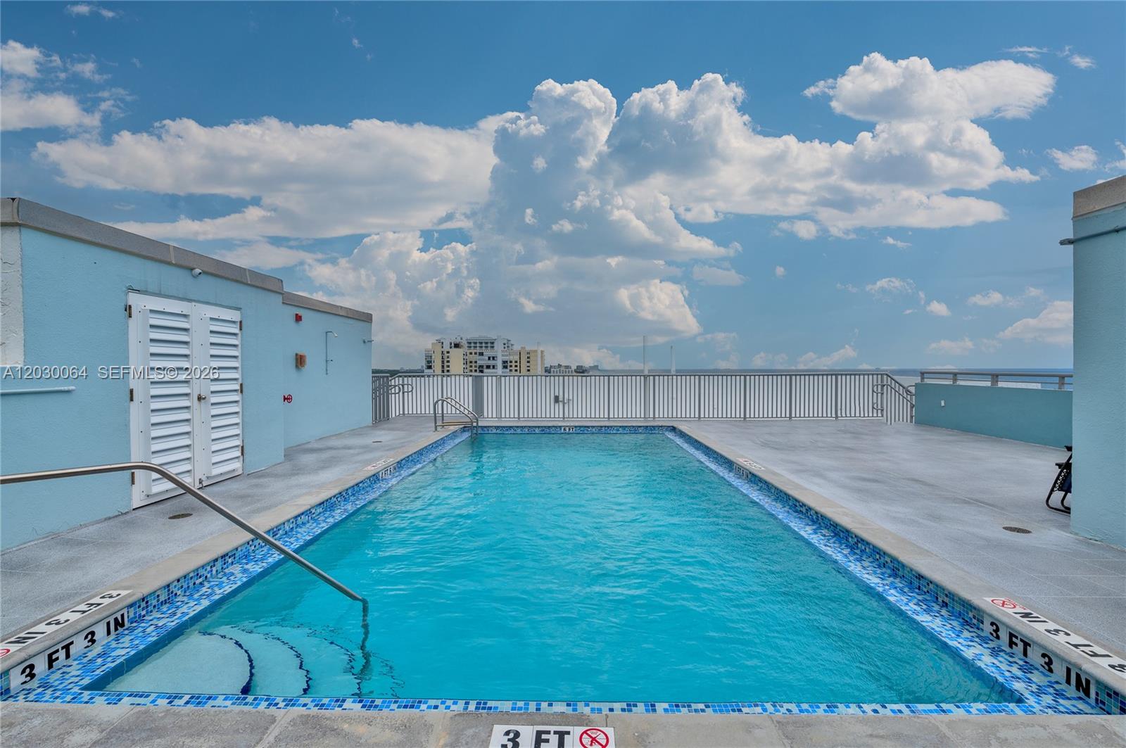 EDGEWATER BEACH TOWERS CO - Residential