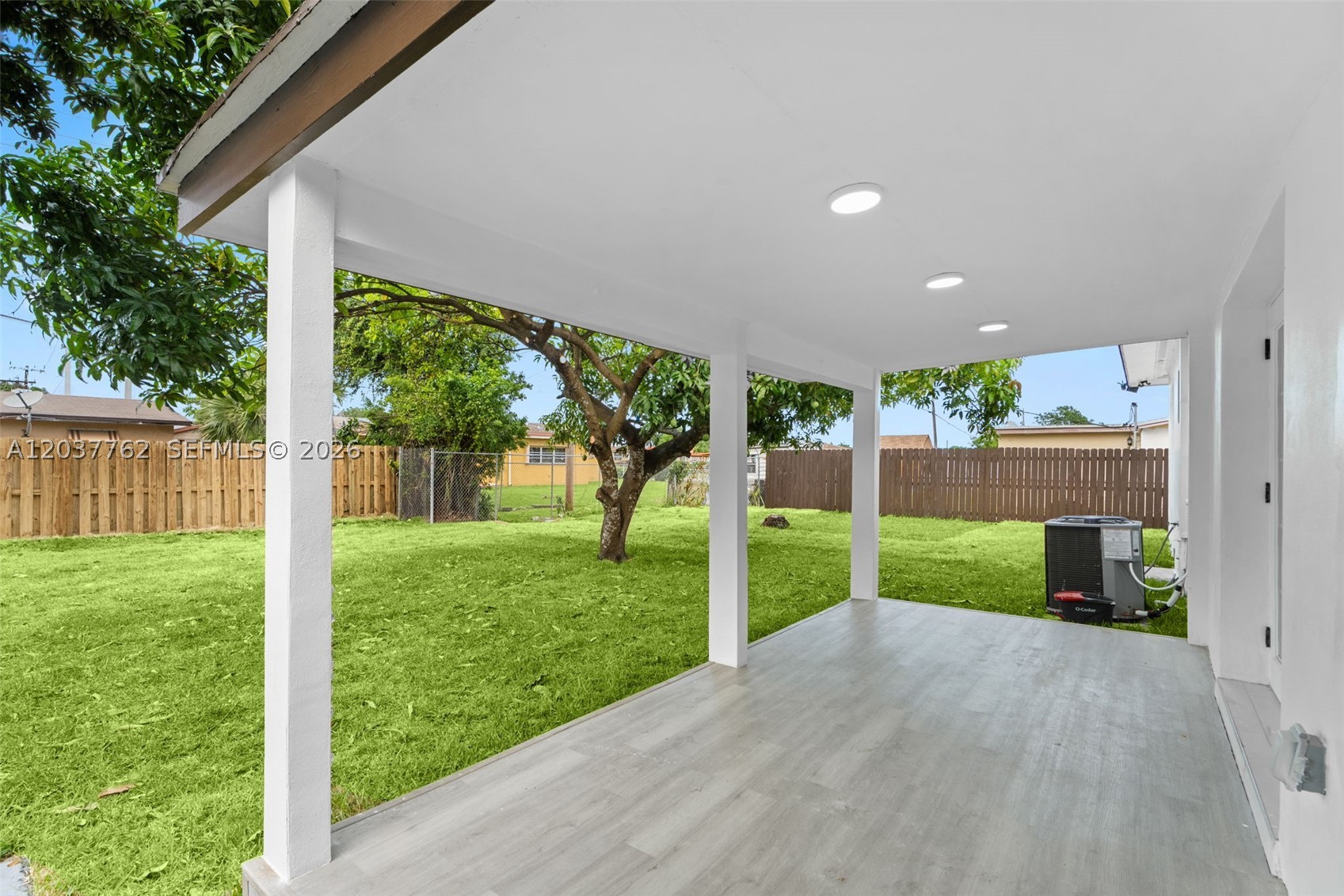 CAROL CITY CORR PL OF - Residential
