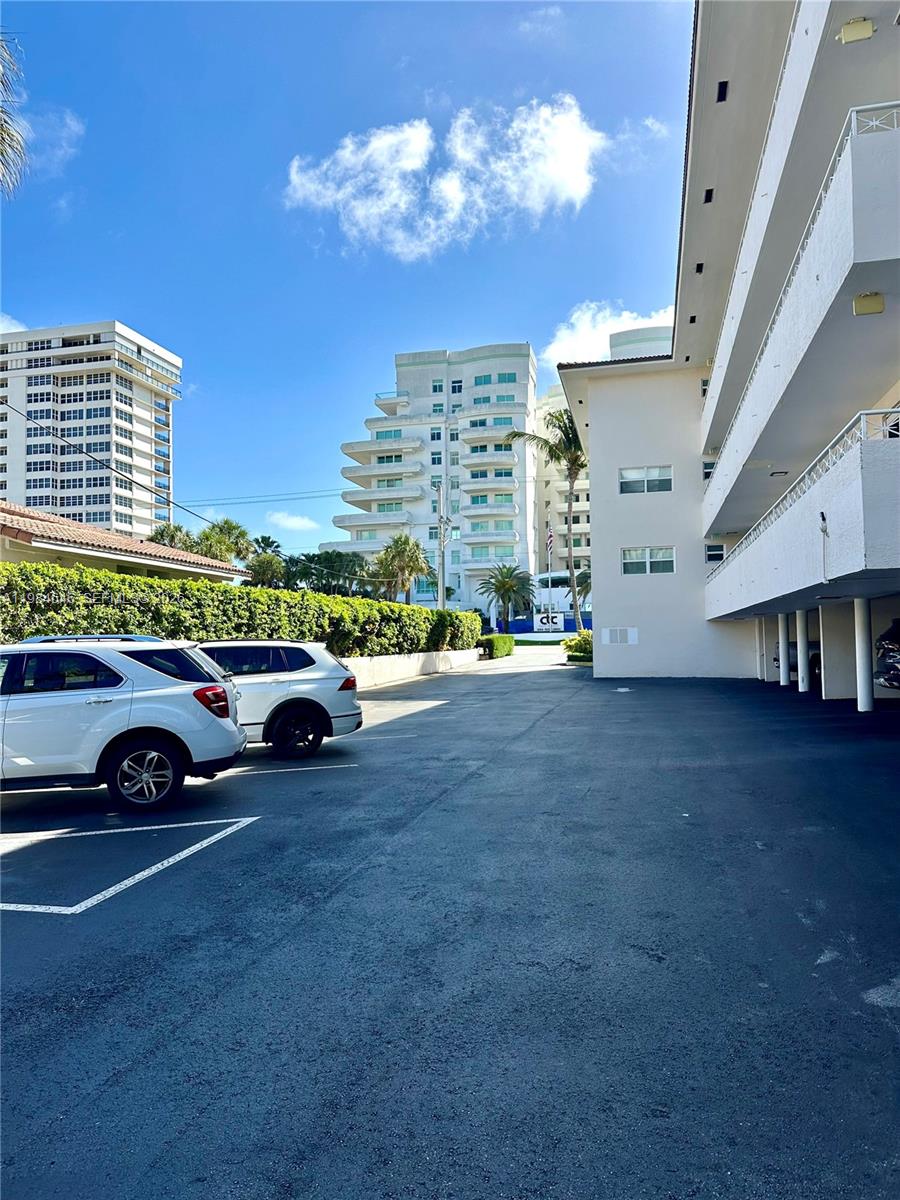 BOCA CAPRI CONDO APTS SLY - Residential