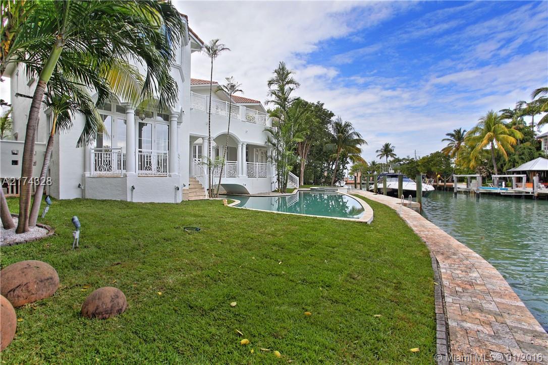 SMUGGLERS COVE - Residential