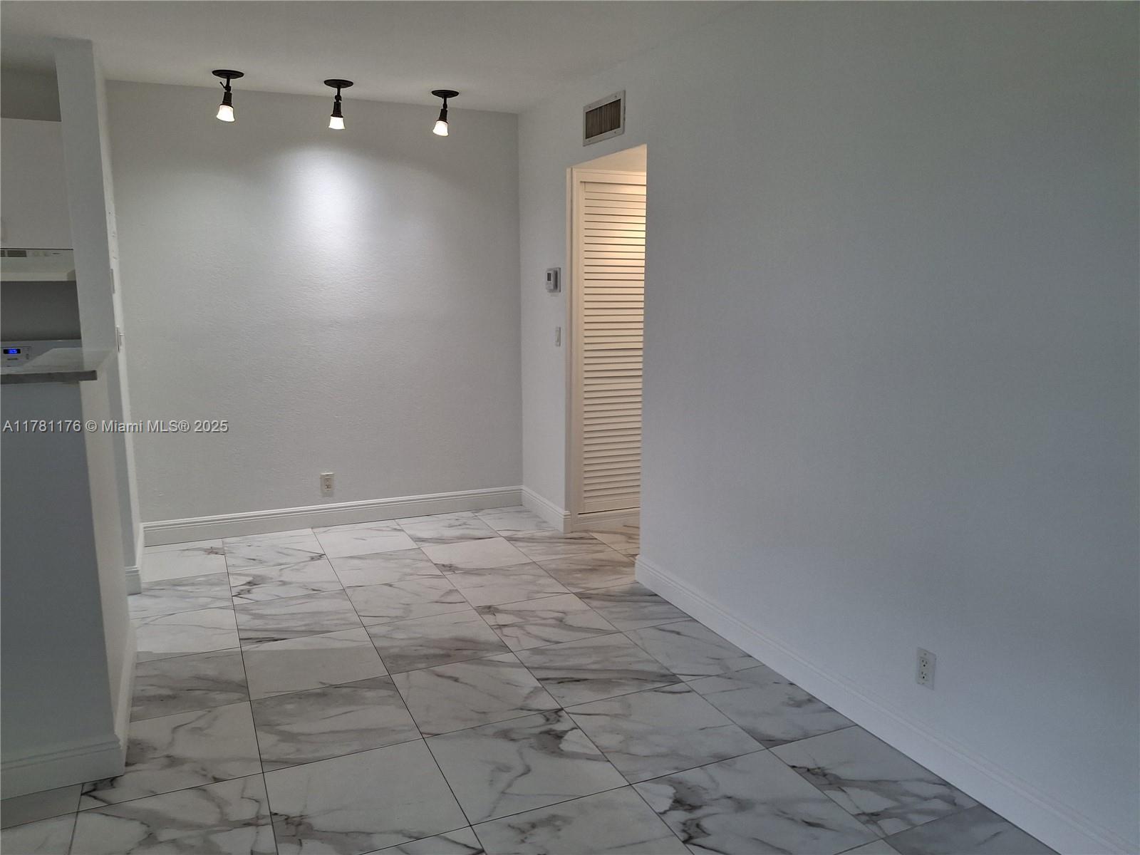 BUCKINGHAM CONDO - Residential Lease