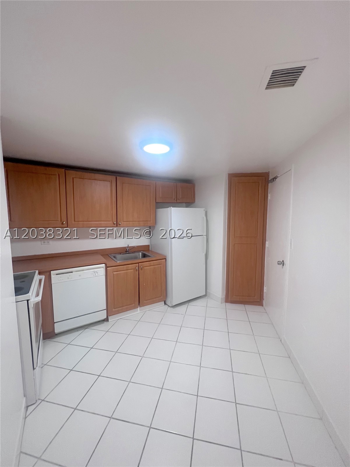 FOUR AMBASSADORS CONDO PH - Residential Lease