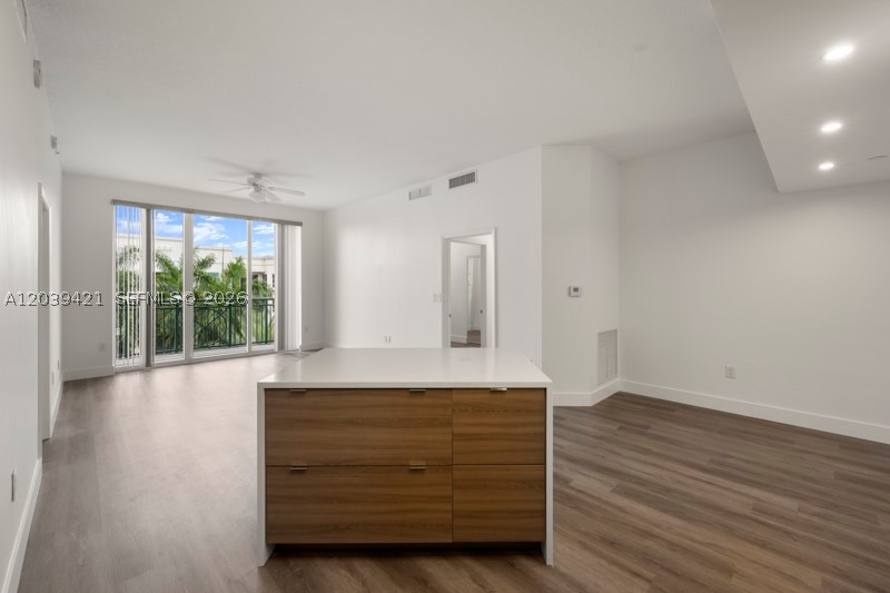 VERANDA CONDO - Residential