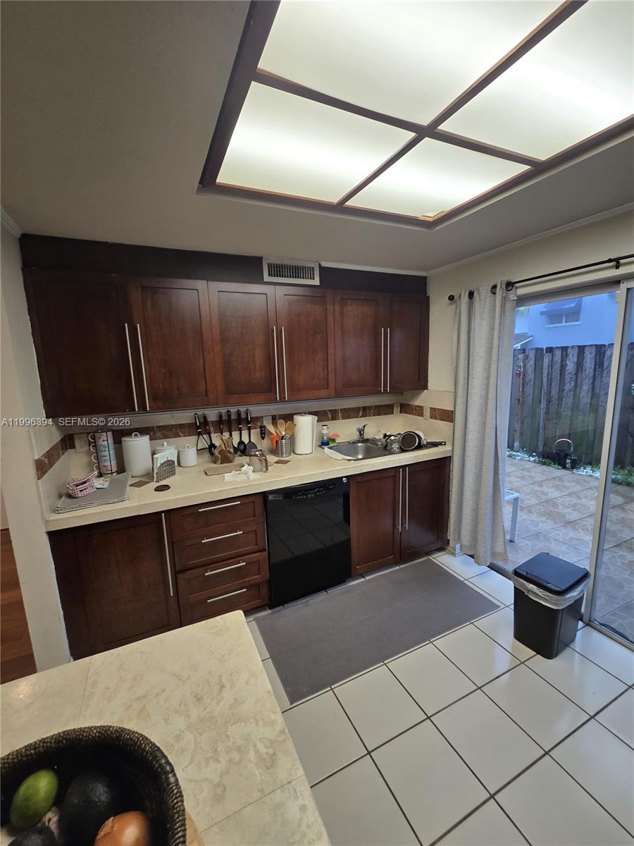 LAGO DEL REY CONDO - Residential