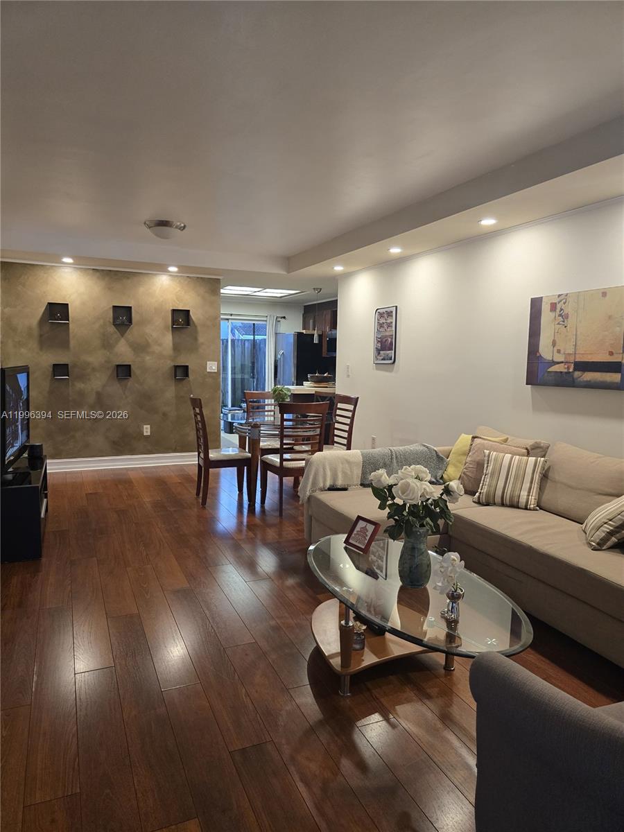 LAGO DEL REY CONDO - Residential