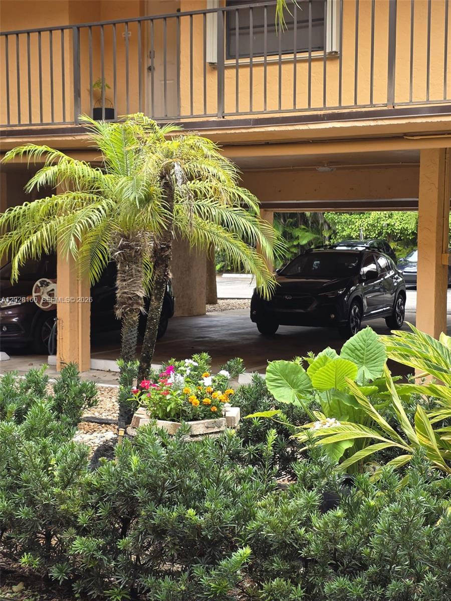 LAGO WEST CONDOMINIUM - Residential