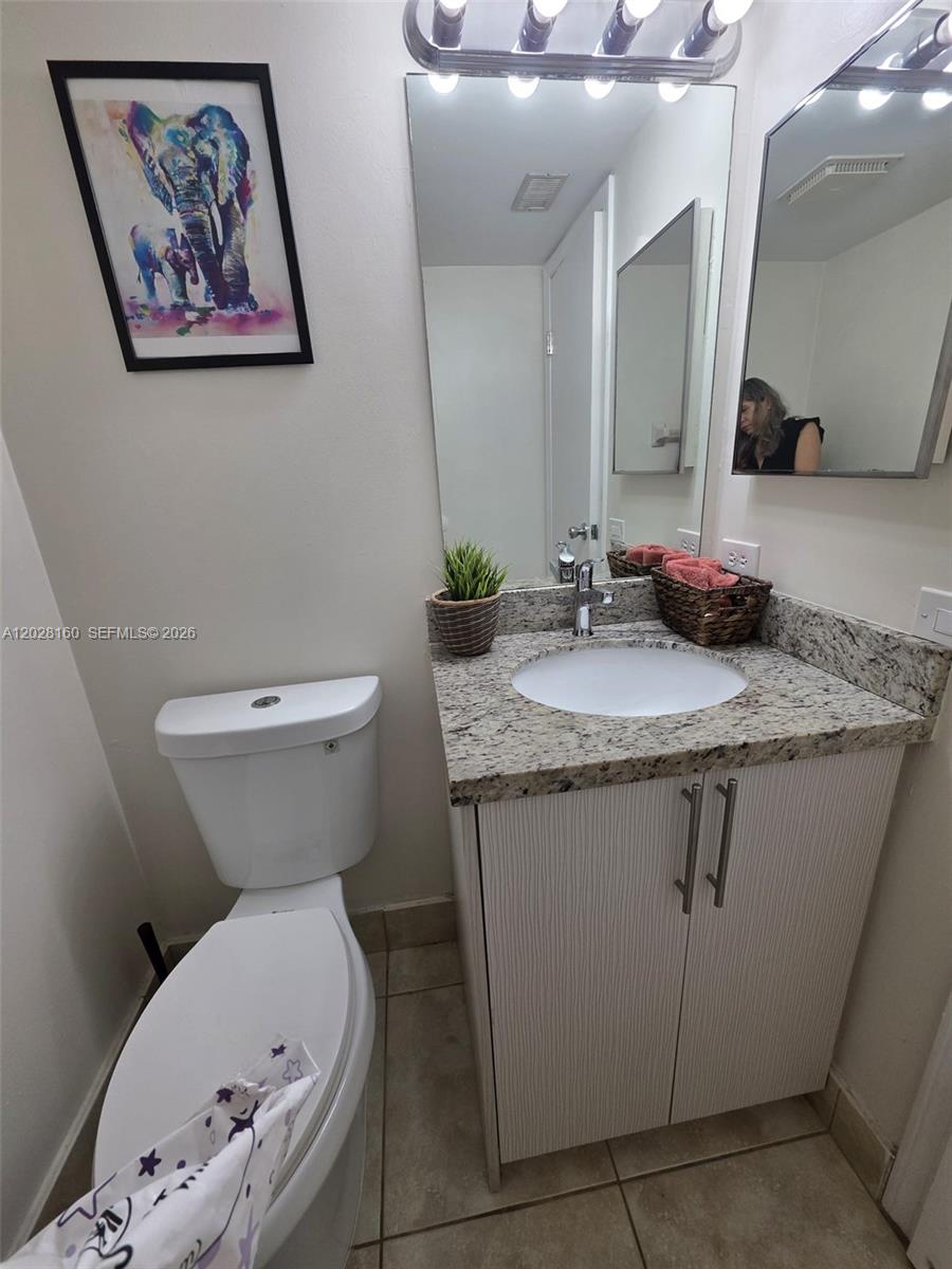 LAGO WEST CONDOMINIUM - Residential