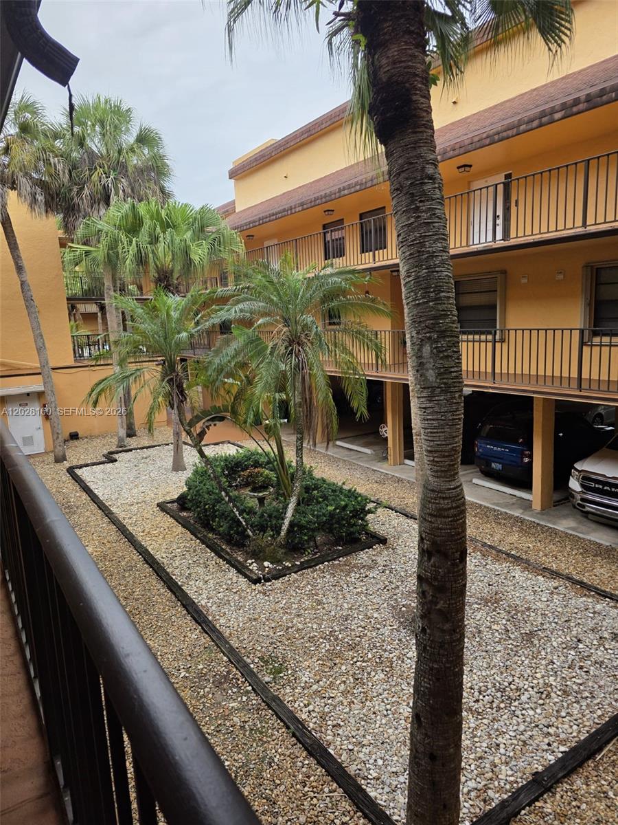 LAGO WEST CONDOMINIUM - Residential