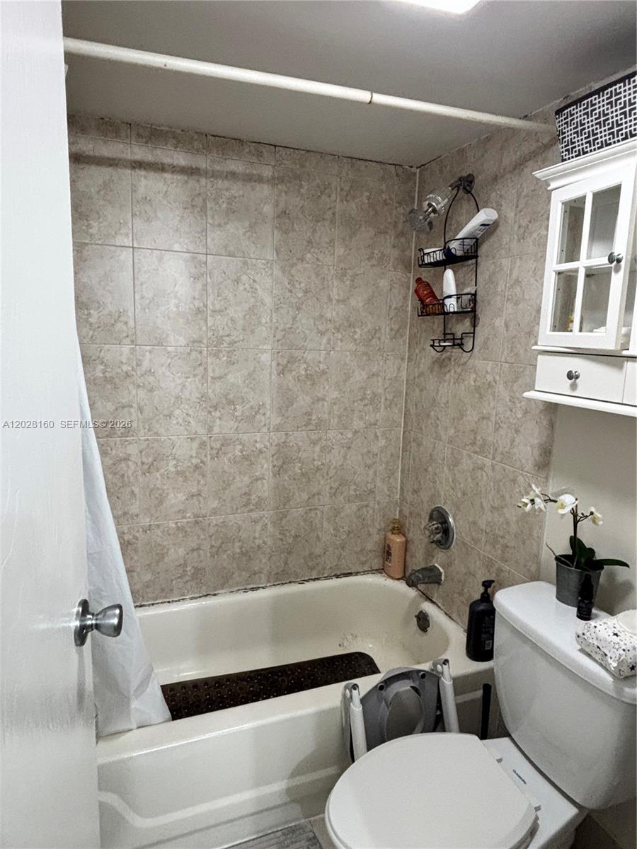 LAGO WEST CONDOMINIUM - Residential