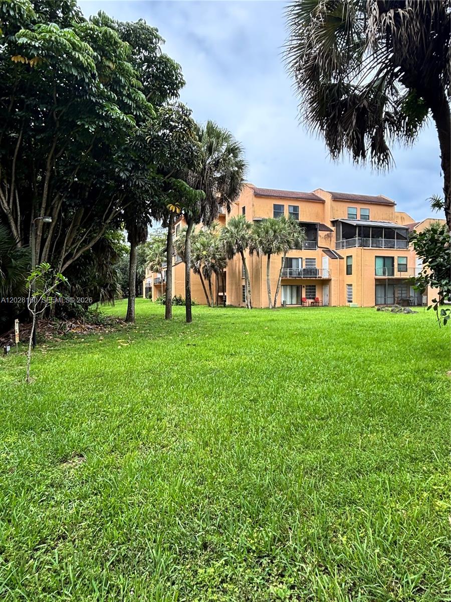 LAGO WEST CONDOMINIUM - Residential