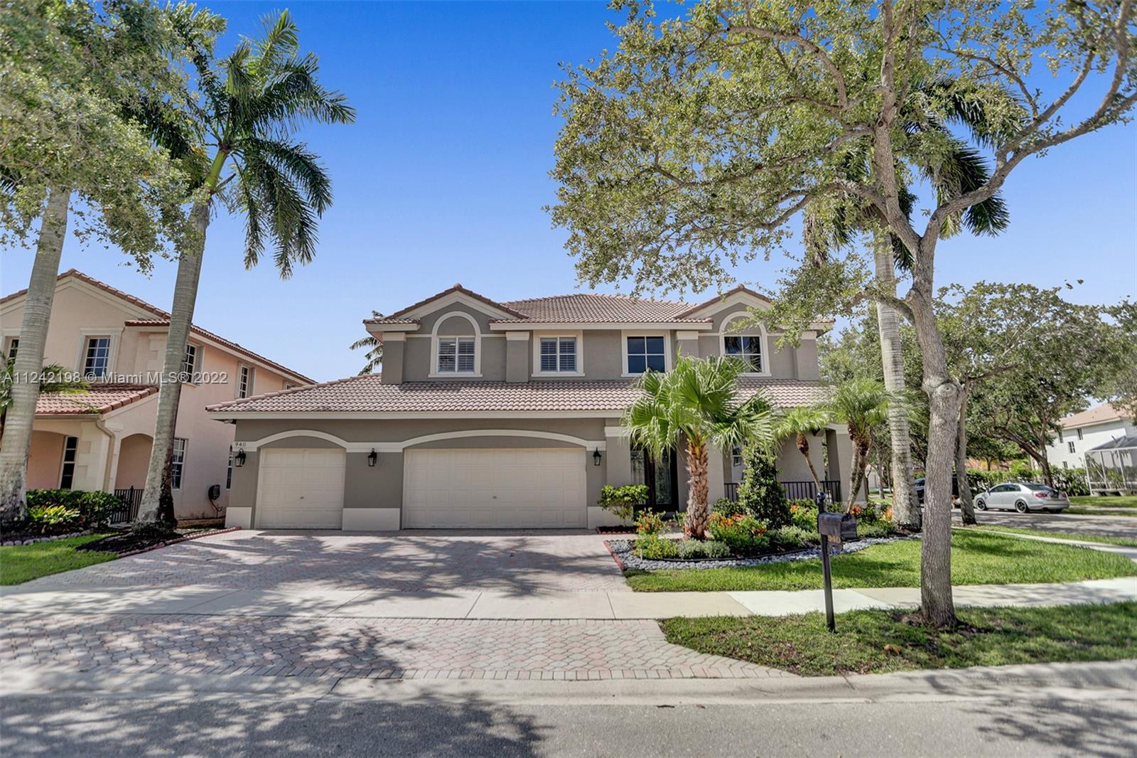 HIGHLY RENOVATED FROM TOP TO BOTTOM. MODERN WHITE KITCHEN W/ BRAND NEW 2021 STAINLESS STEEL APPLIANCES, QUARTZ COUNTERTOPS, AND DECORATORS BACKSPLASH. 24X24 WHITE PORCELAIN FLOORING IN LIVING AREAS. DOUBLE FRENCH DOORS LEAD TO A PRIVATE YARD, FULLY FENCED W/ PVC PRIVACY WHITE FENCE AND SPACIOUS PATIO. FULL BED AND BATH FIRST LEVEL. ALL BATHS RENOVATED IN A CONTEMPORARY STYLE. OVERSIZED OWNER'S SUITE W/ SITTING AREA AND LUXURIOUS BATH, VESSEL TUB, AND SHOWER. WOOD FLOORS IN ALL BEDROOMS. FRESHLY PAINTED INTERIOR.  GRAND TWO-STORY LIVING ROOM, EXTENSIVE CROWN MOLDINGS, WAINSCOTING, AND PLANTATION SHUTTERS. THREE-CAR GARAGE W/ EPOXY FLOOR. FRESHLY PAINTED EXTERIOR. HURRICANE PROTECTION. 2 BRAND NEW A/C 2022. WALK TO THE COMMUNITY POOL AND SCHOOLS.  GATED COMMUNITY.