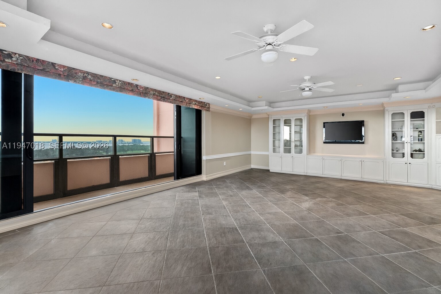 THE ALEXANDER CONDO - Residential