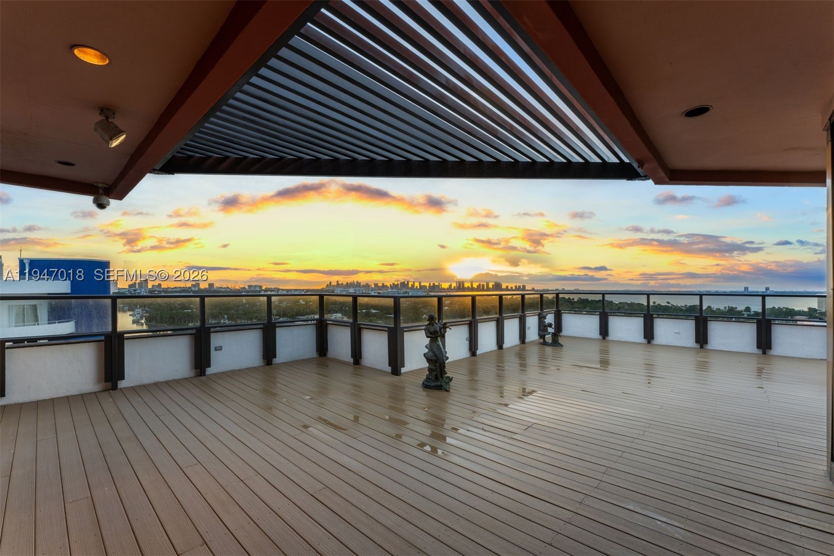 THE ALEXANDER CONDO - Residential