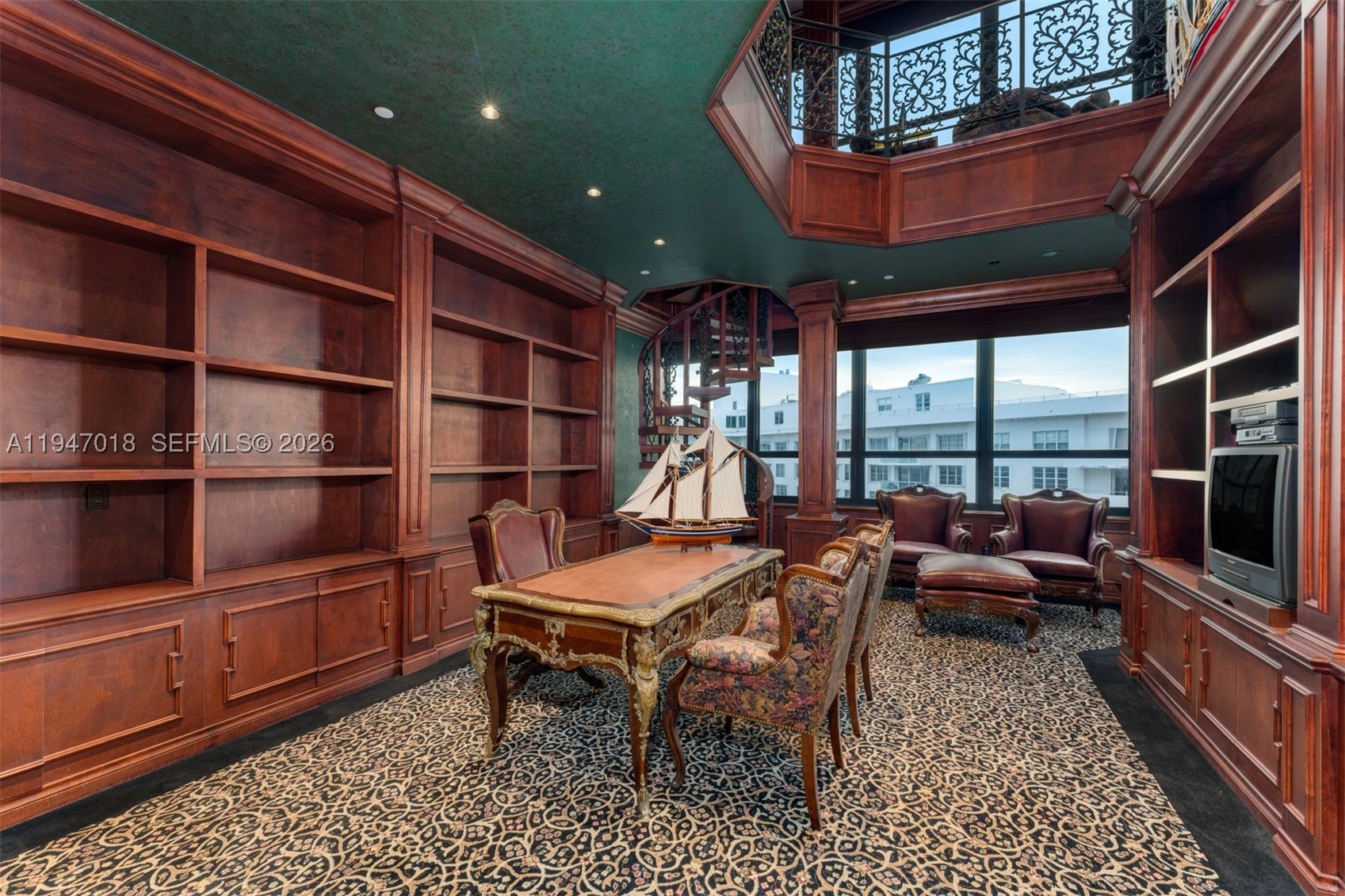 THE ALEXANDER CONDO - Residential
