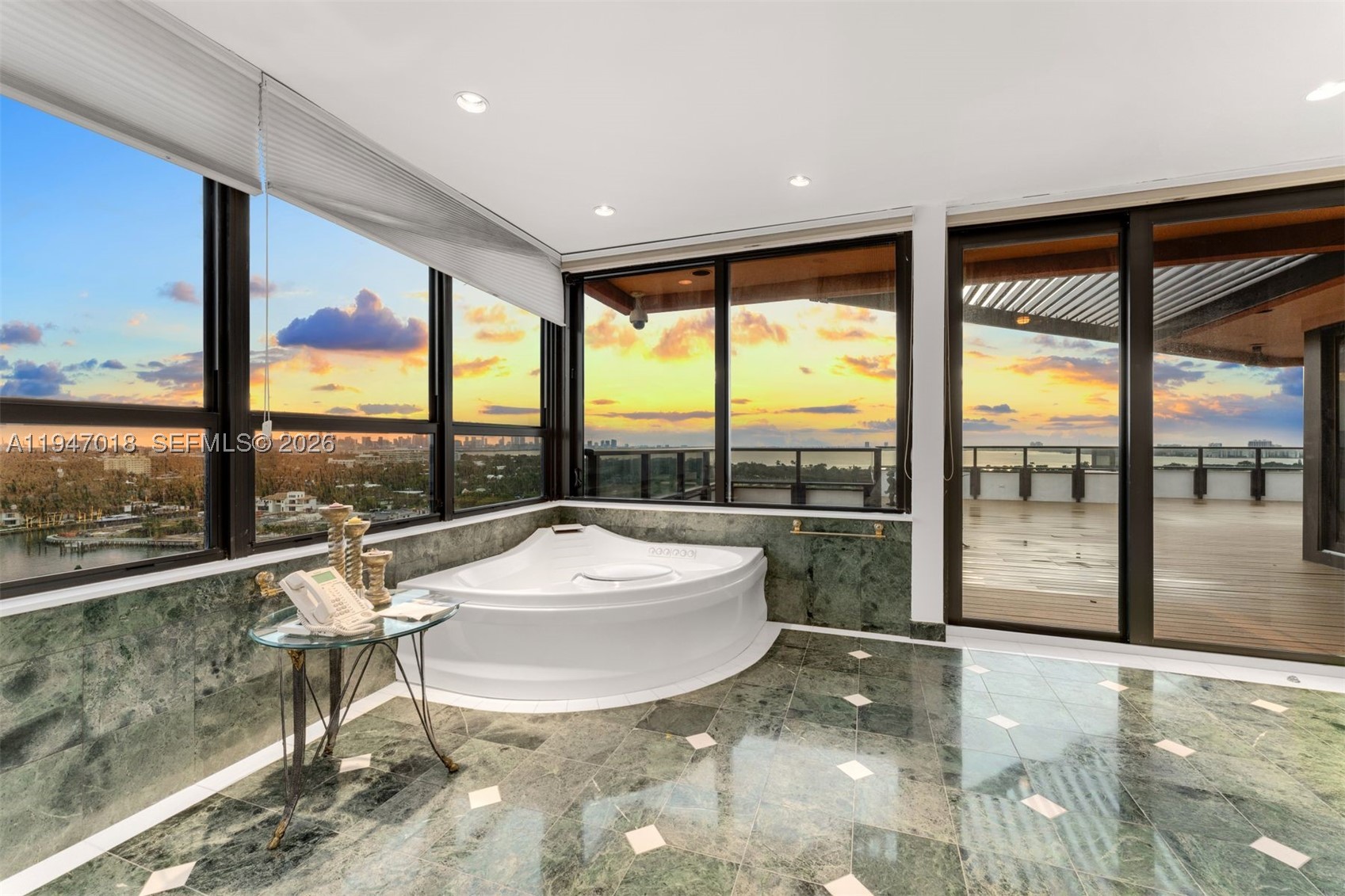 THE ALEXANDER CONDO - Residential