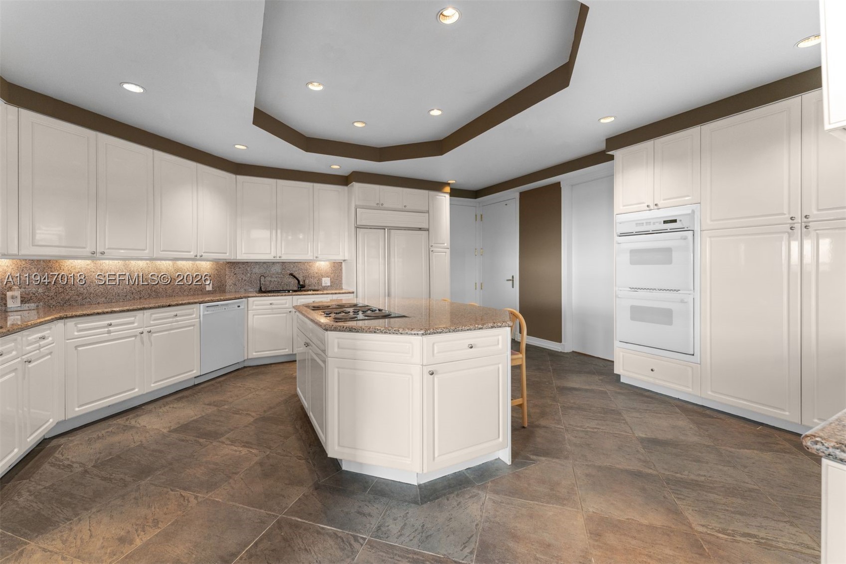 THE ALEXANDER CONDO - Residential
