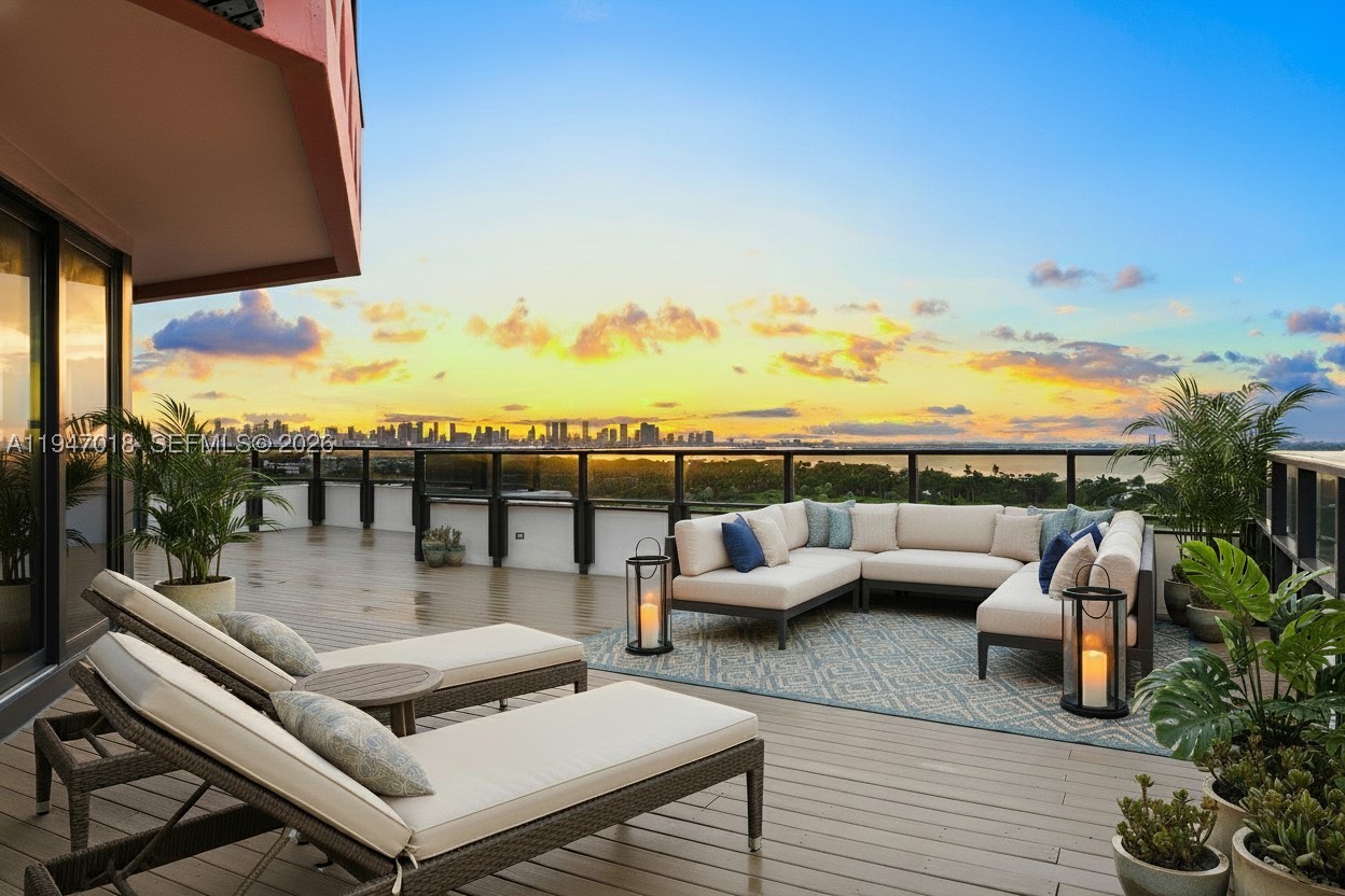 THE ALEXANDER CONDO - Residential